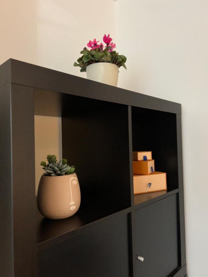 Cozy 2-bedroom Retreat With Modern Amenities London