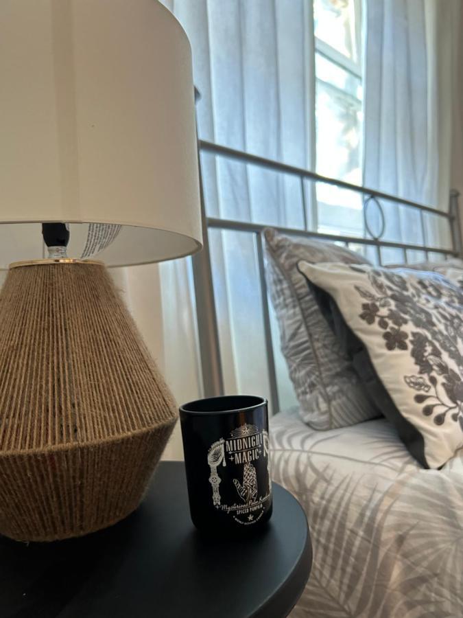 Cozy 2-bedroom Retreat With Modern Amenities *