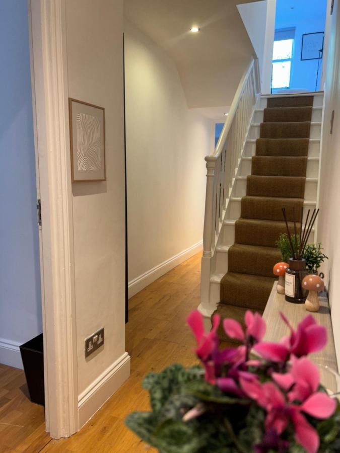 Cozy 2-bedroom Retreat With Modern Amenities * London