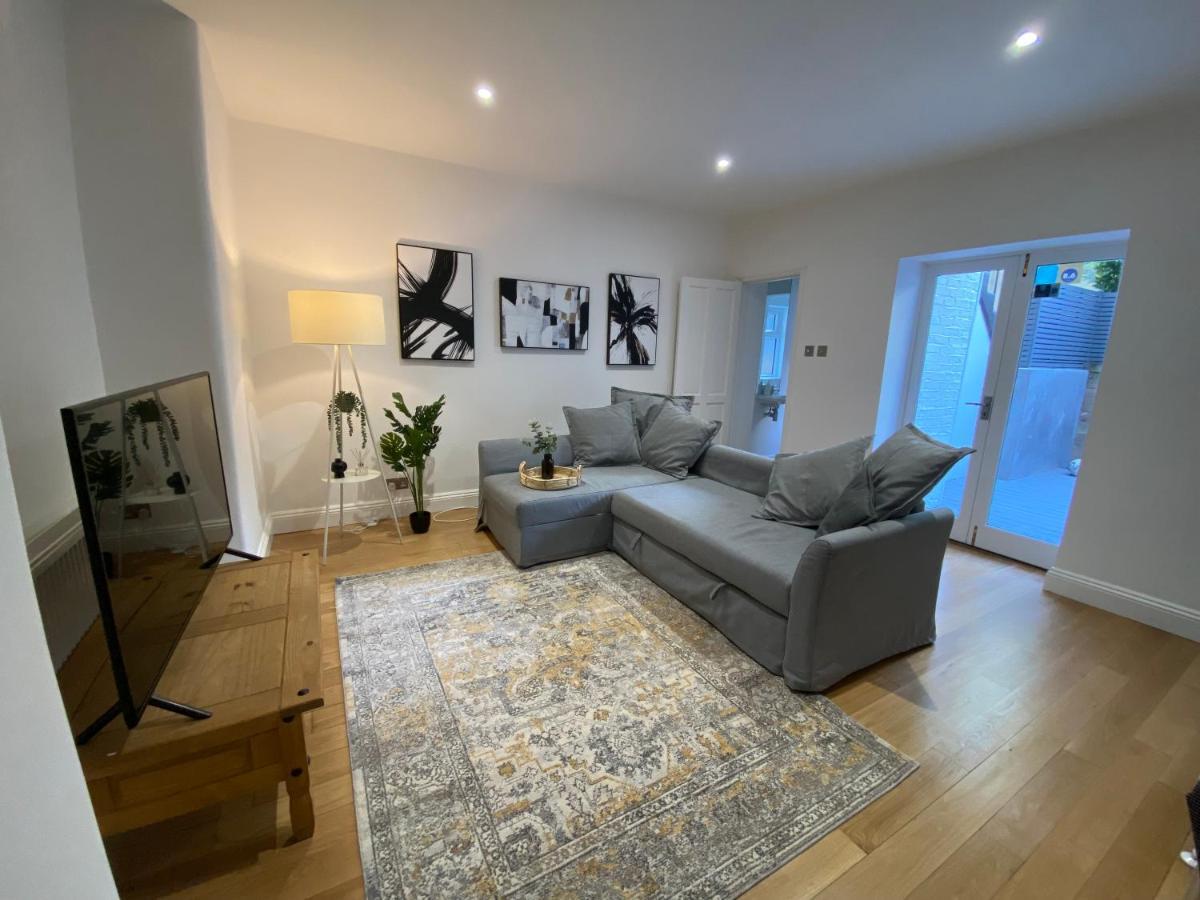 Fantastic Spacious Garden Flat With Own Private Entrance