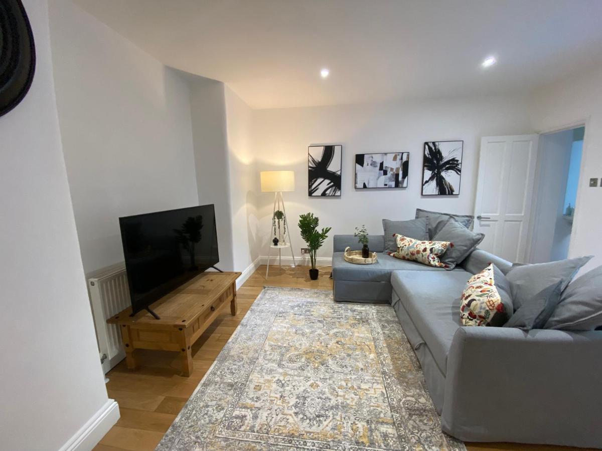 Fantastic Spacious Garden Flat With Own Private Entrance Apartment *