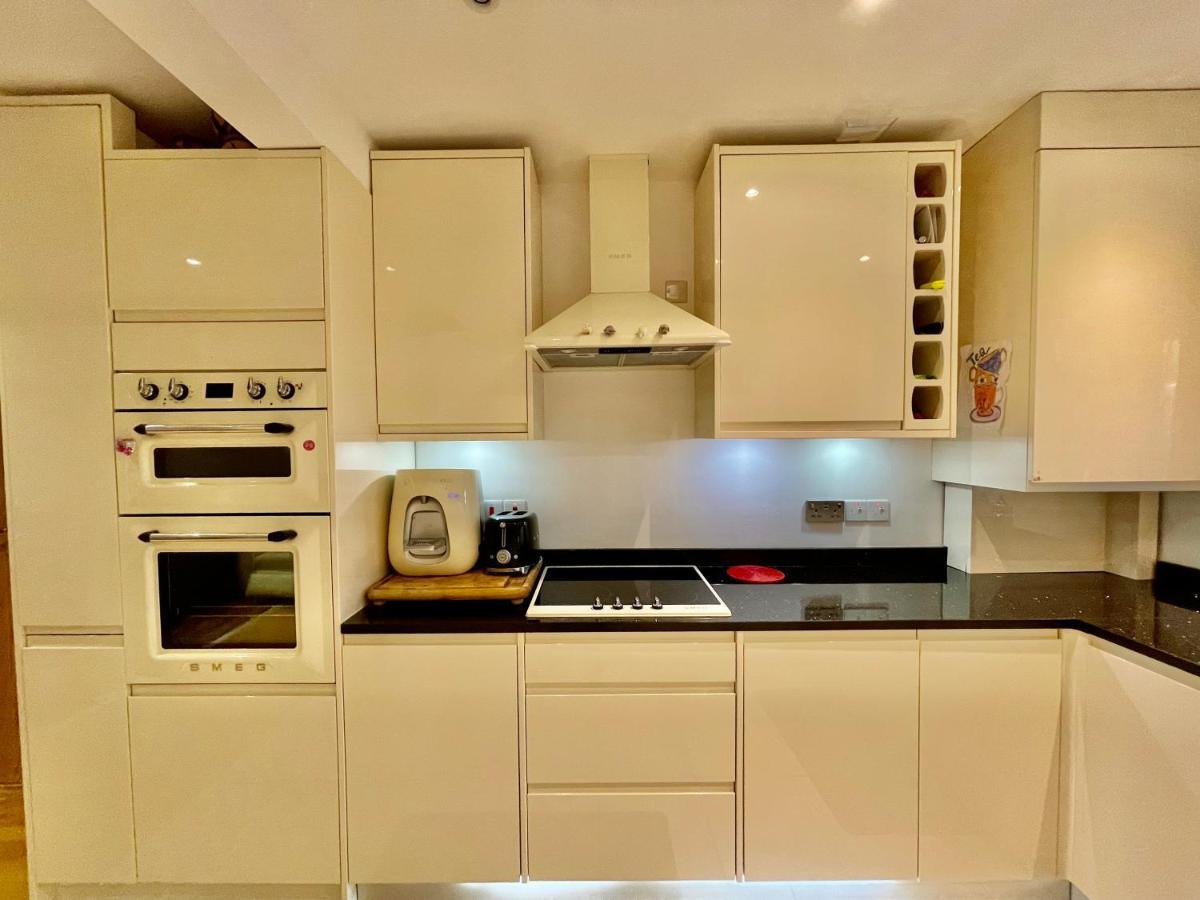 Villa Luxe 4 Bedroom House With 4 Bathrooms - Elizabeth Line & Acton Stations At Walking Distance *