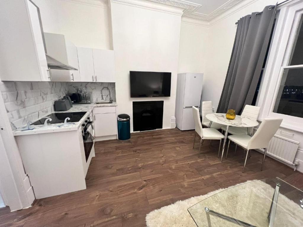 Apartment Iconic One Bed In Chiswick London