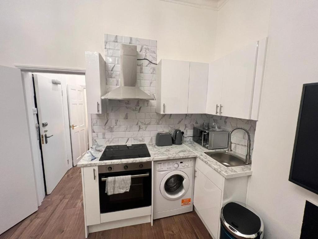 Iconic One Bed In Chiswick Apartment London