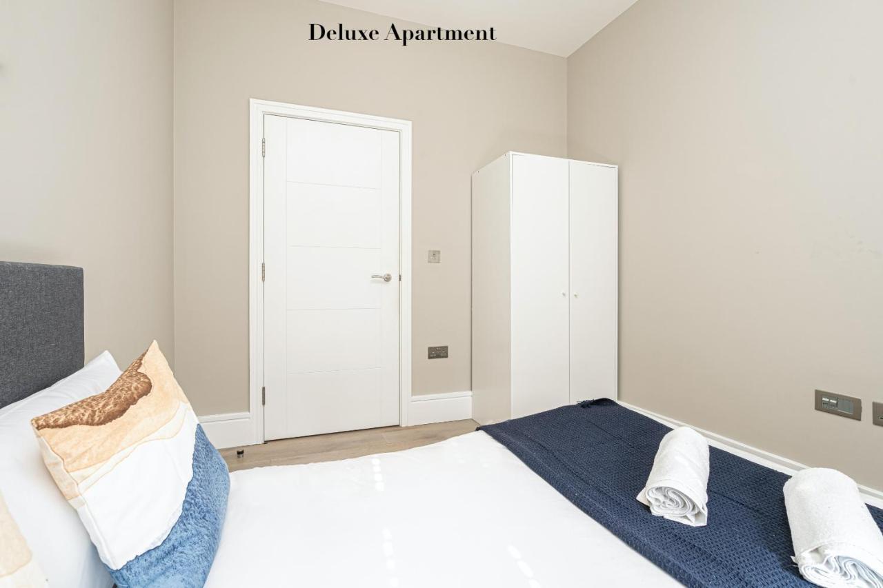 Superb Opposite Edgware Road Station Apartment