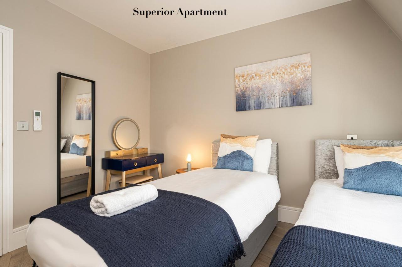 Superb Opposite Edgware Road Station Apartment *