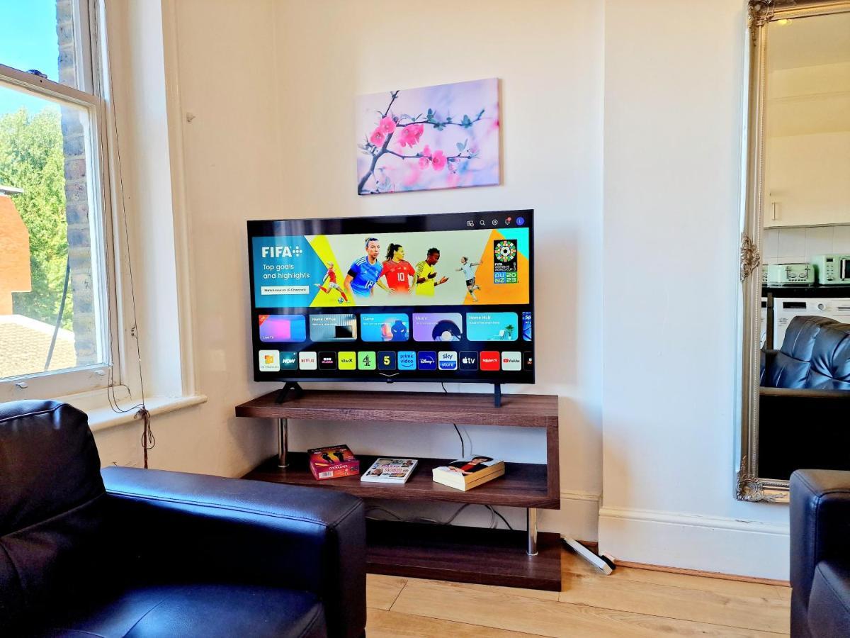 King's Cross & Angel Area, 4 Bedrooms With 7 Beds & Private Rooftop - Walk To St Pancras International London