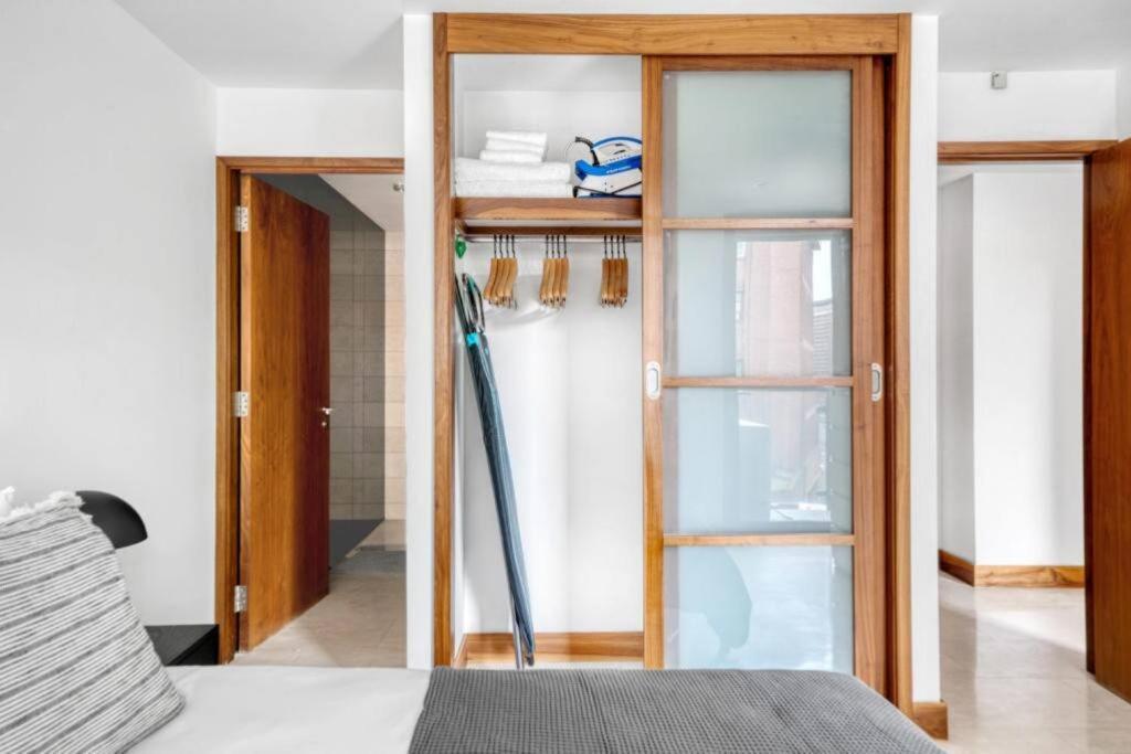 Exquisite 2 Bed Soho Central Sleeps 6 London