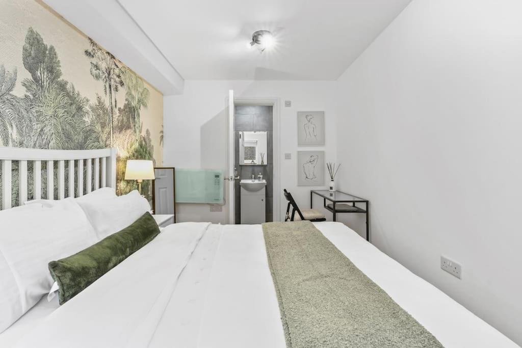 2br L 2ba With Patio-sleep 6 London