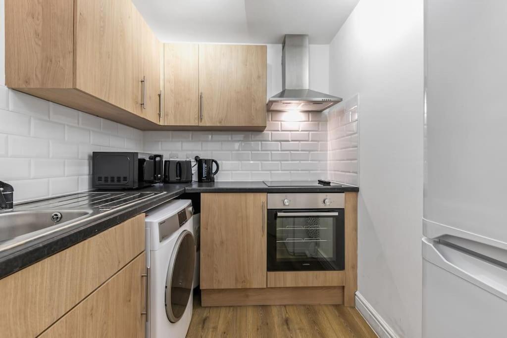 2br L 2ba With Patio-sleep 6 * London
