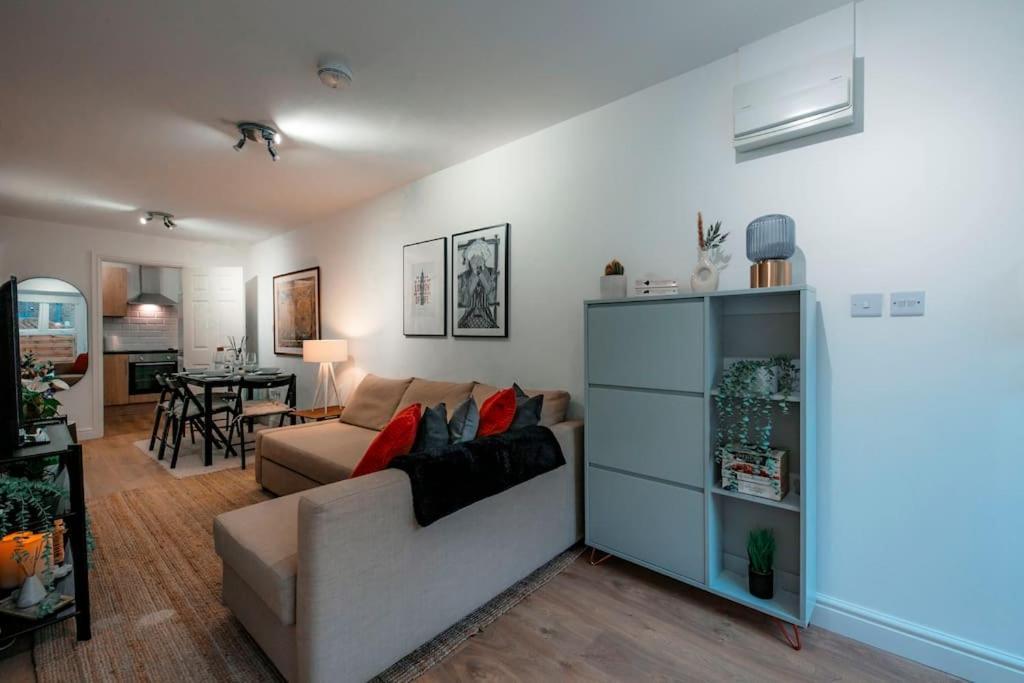 Apartment 2br L 2ba With Patio-sleep 6 *