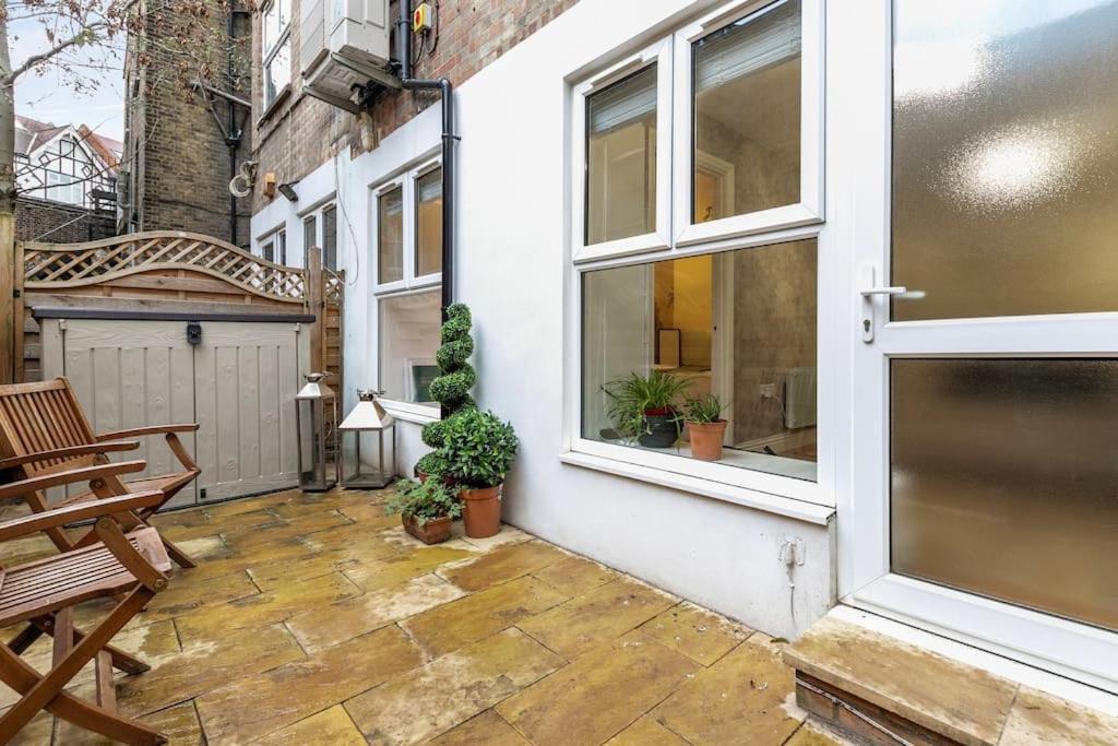 2br L 2ba With Patio-sleep 6 * London