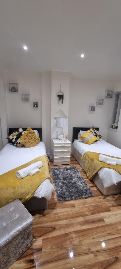Beautiful With Free On Street Parking In Sydenham