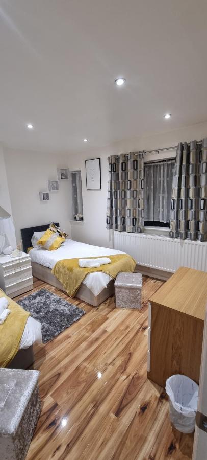Beautiful With Free On Street Parking In Sydenham Londen