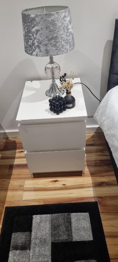 Beautiful With Free On Street Parking In Sydenham