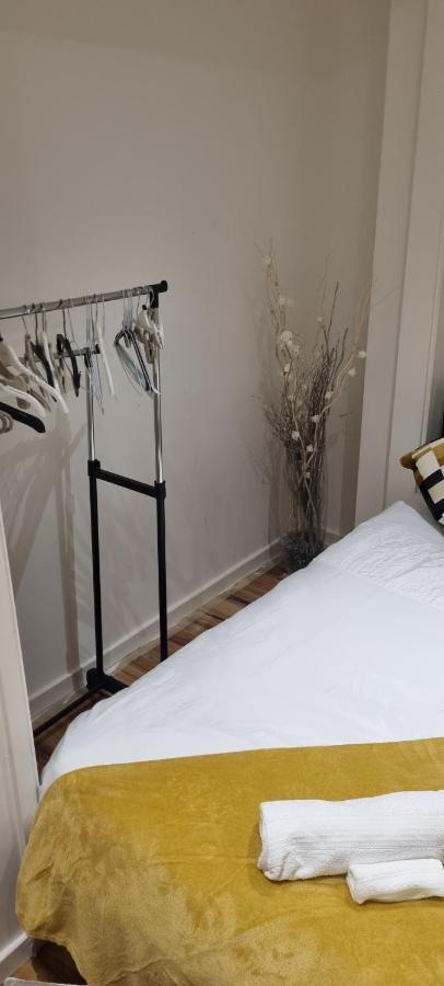 Beautiful With Free On Street Parking In Sydenham *