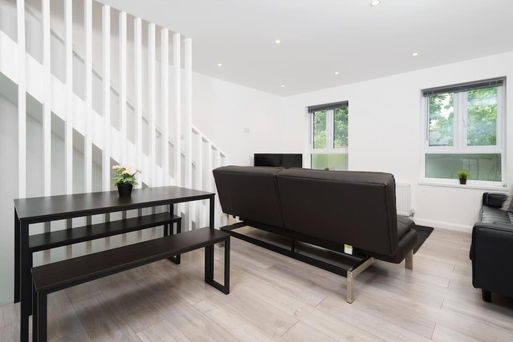Lovely 3 Bed Flat In A Great Location In *