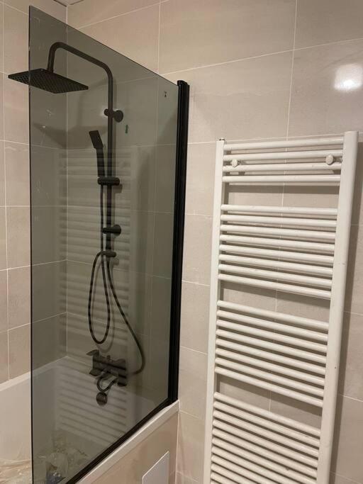 2 Bedroom Modern And Stylish Leilighet *