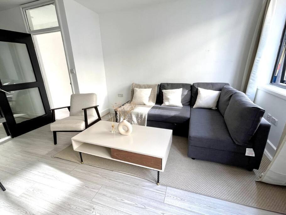 2 Bedroom Modern And Stylish * London