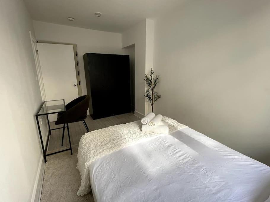 2 Bedroom Modern And Stylish London
