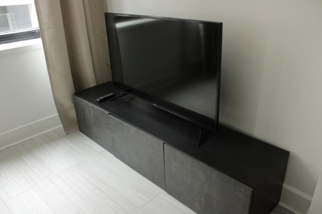 2 Bedroom Modern And Stylish London