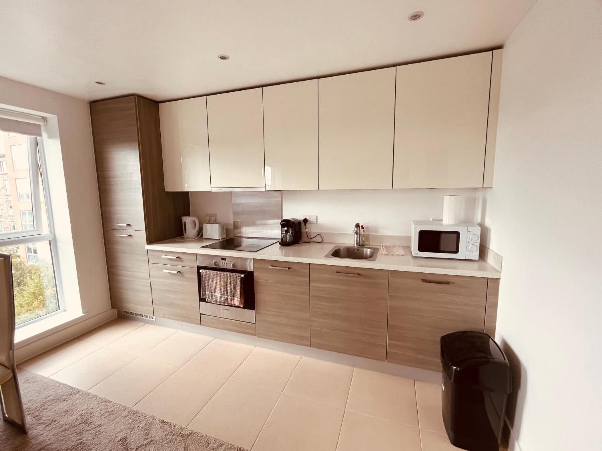 Apartment Morden 1 Bed Flat, Napier House, Bromyard Ave London