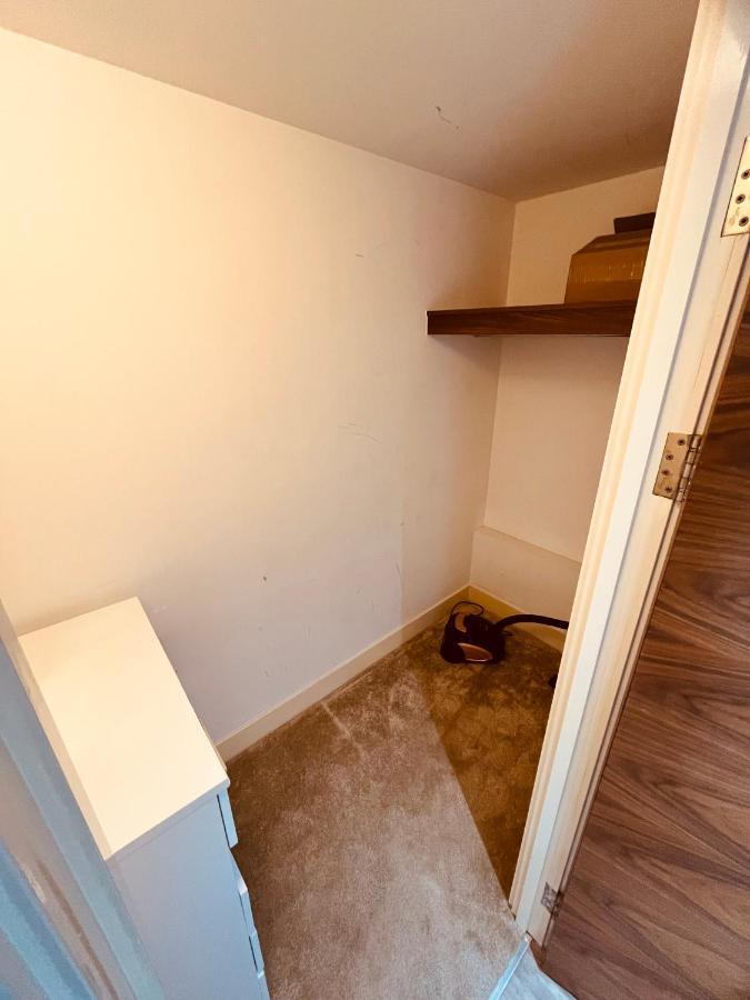 Apartment Morden 1 Bed Flat, Napier House, Bromyard Ave London