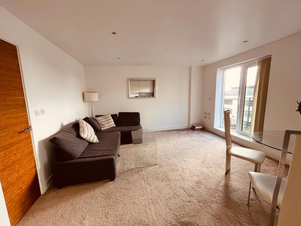Morden 1 Bed Flat, Napier House, Bromyard Ave * London