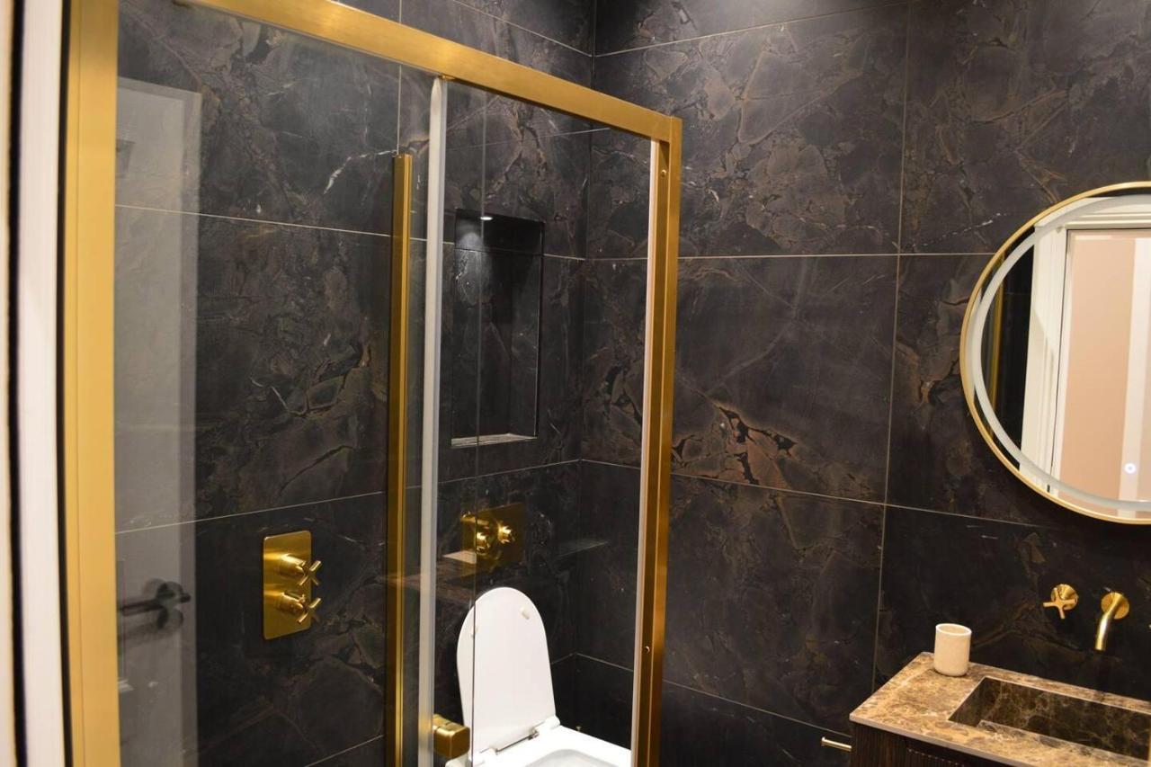 Stunning 2 Bedroom In London's Chelsea London