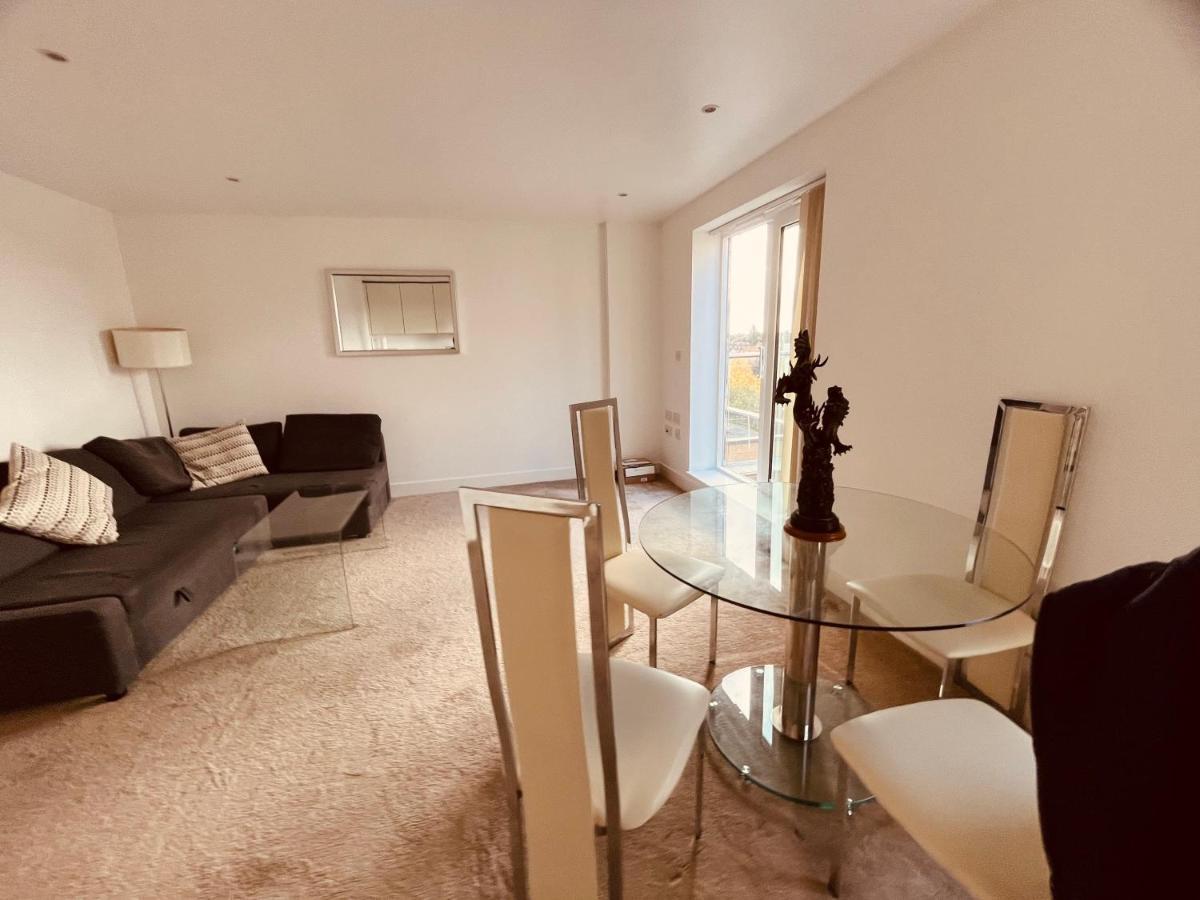Morden 1 Bed Flat, Napier House, Bromyard Ave Apartment *