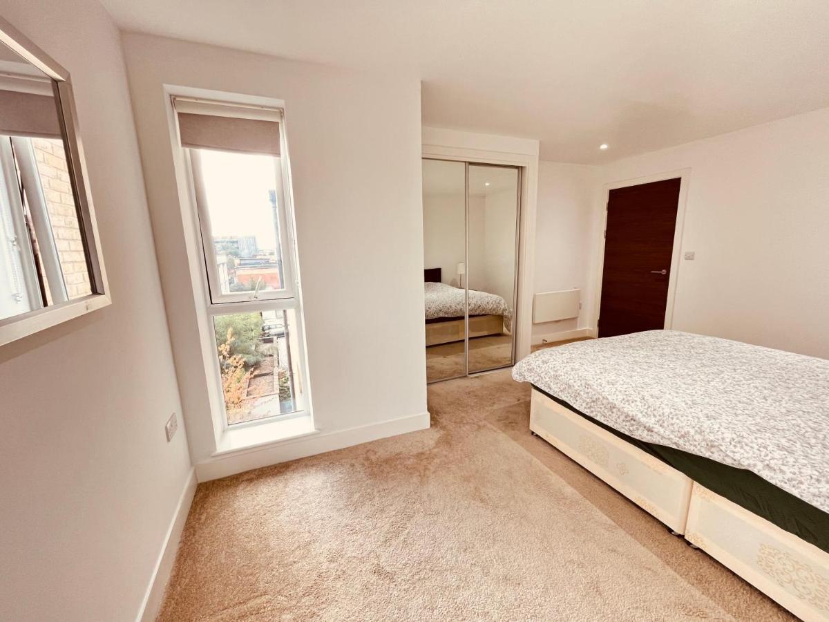Apartment Morden 1 Bed Flat, Napier House, Bromyard Ave London