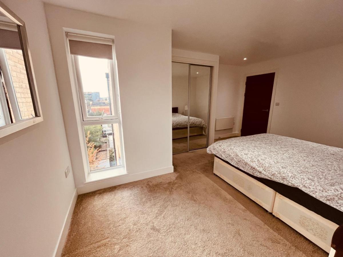 Apartment Morden 1 Bed Flat, Napier House, Bromyard Ave *