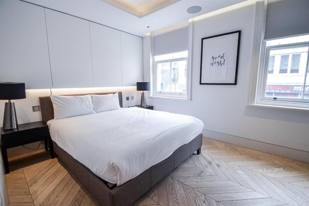 Stunning 2 Bedroom With Terrace Leilighet