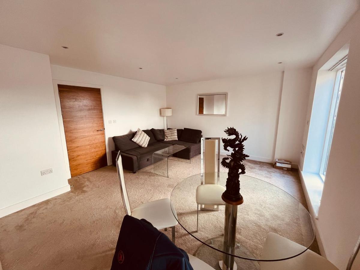 Morden 1 Bed Flat, Napier House, Bromyard Ave London