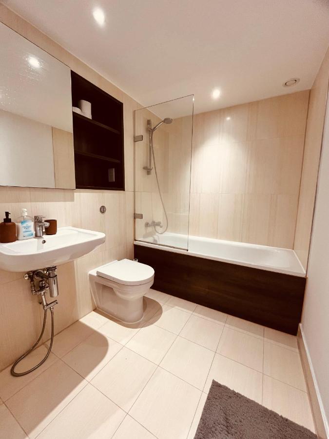 Apartment Morden 1 Bed Flat, Napier House, Bromyard Ave *
