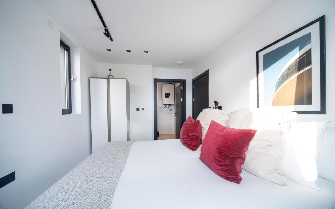 Bright & Quiet - Spacious Apt With Balcony & Lift Appartement