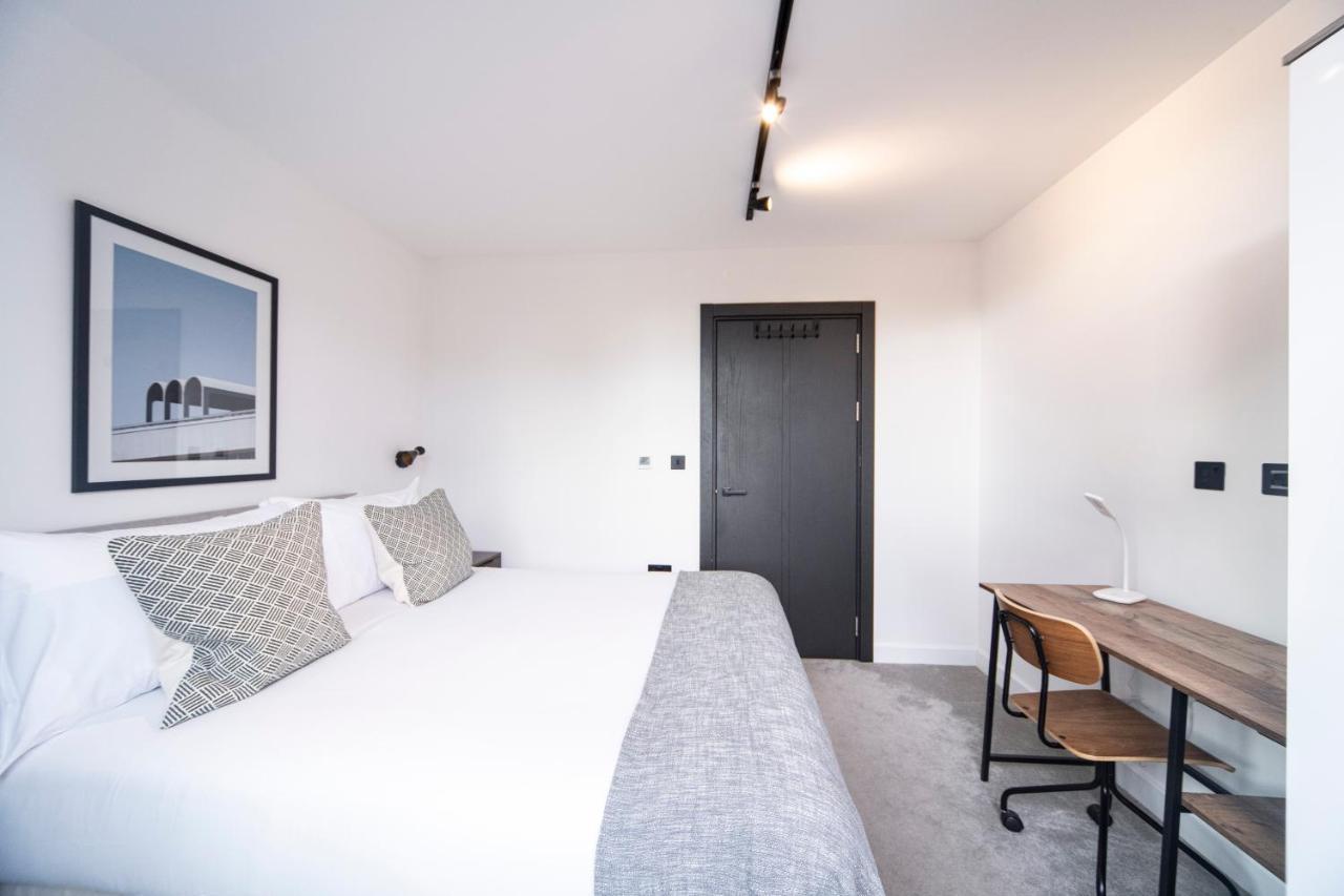 Appartement Bright & Quiet - Spacious Apt With Balcony & Lift Londen