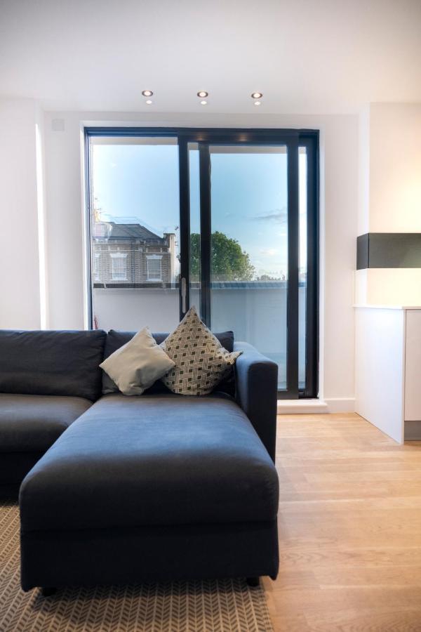 Bright & Quiet - Spacious Apt With Balcony & Lift *