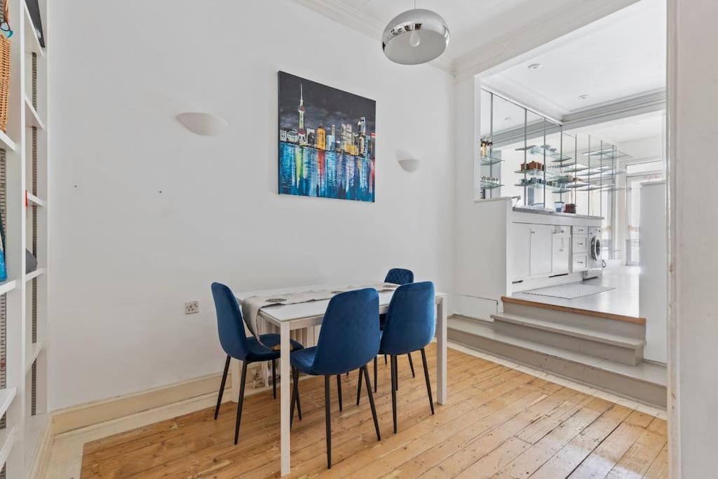Apartment Germaine Greer's Legacy Flat In Hyde Park, London