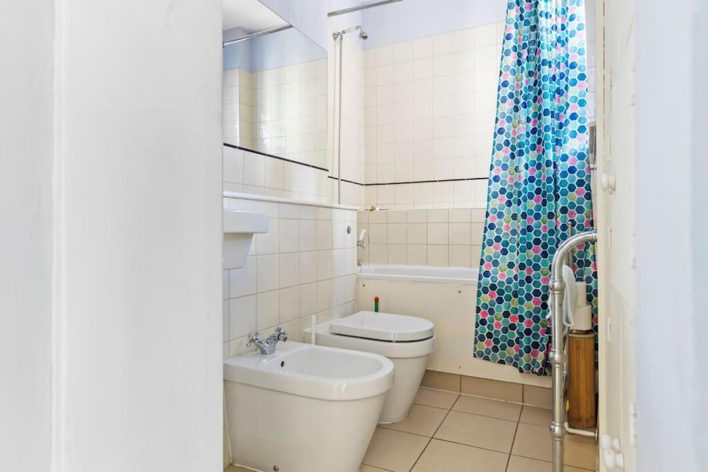Germaine Greer's Legacy Flat In Hyde Park, Apartment London