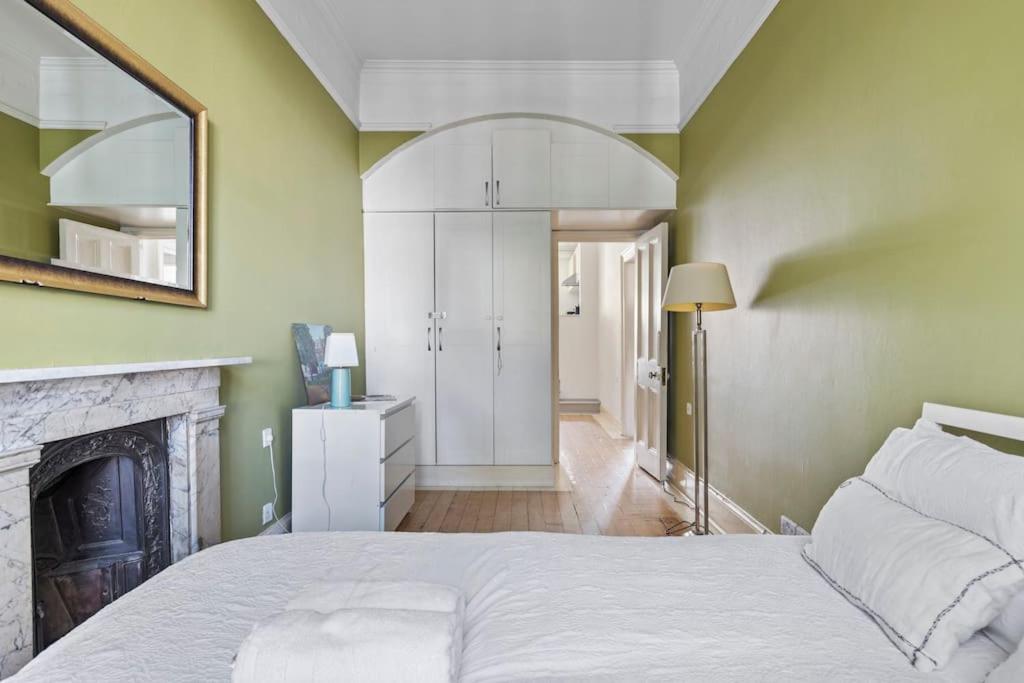 Germaine Greer's Legacy Flat In Hyde Park, * London