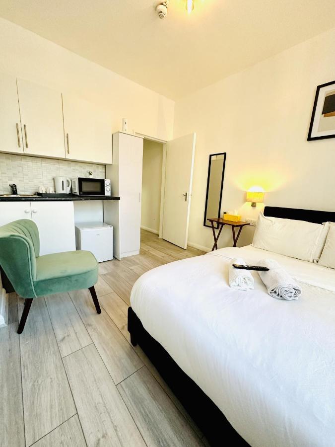 Immaculate 1-bed In * London