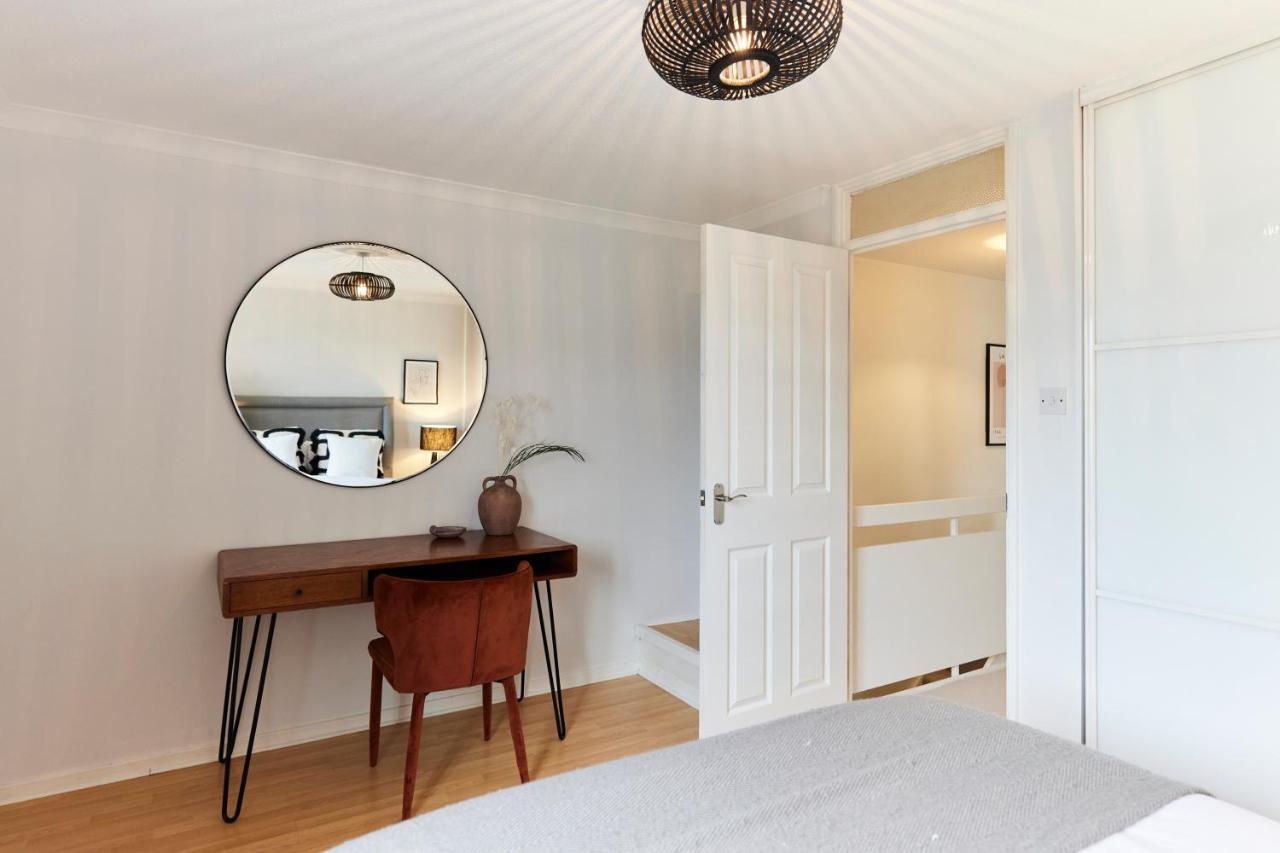 The Chiswick Escape - Lovely 2bdr House With Garden Apartment *