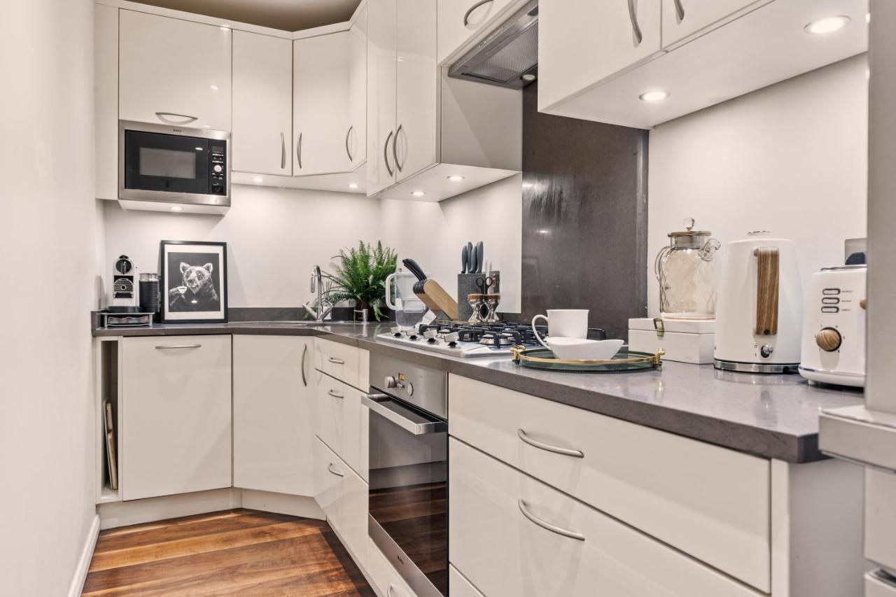 Hyde Park Luxury Two-bedroom With Patio Apartment