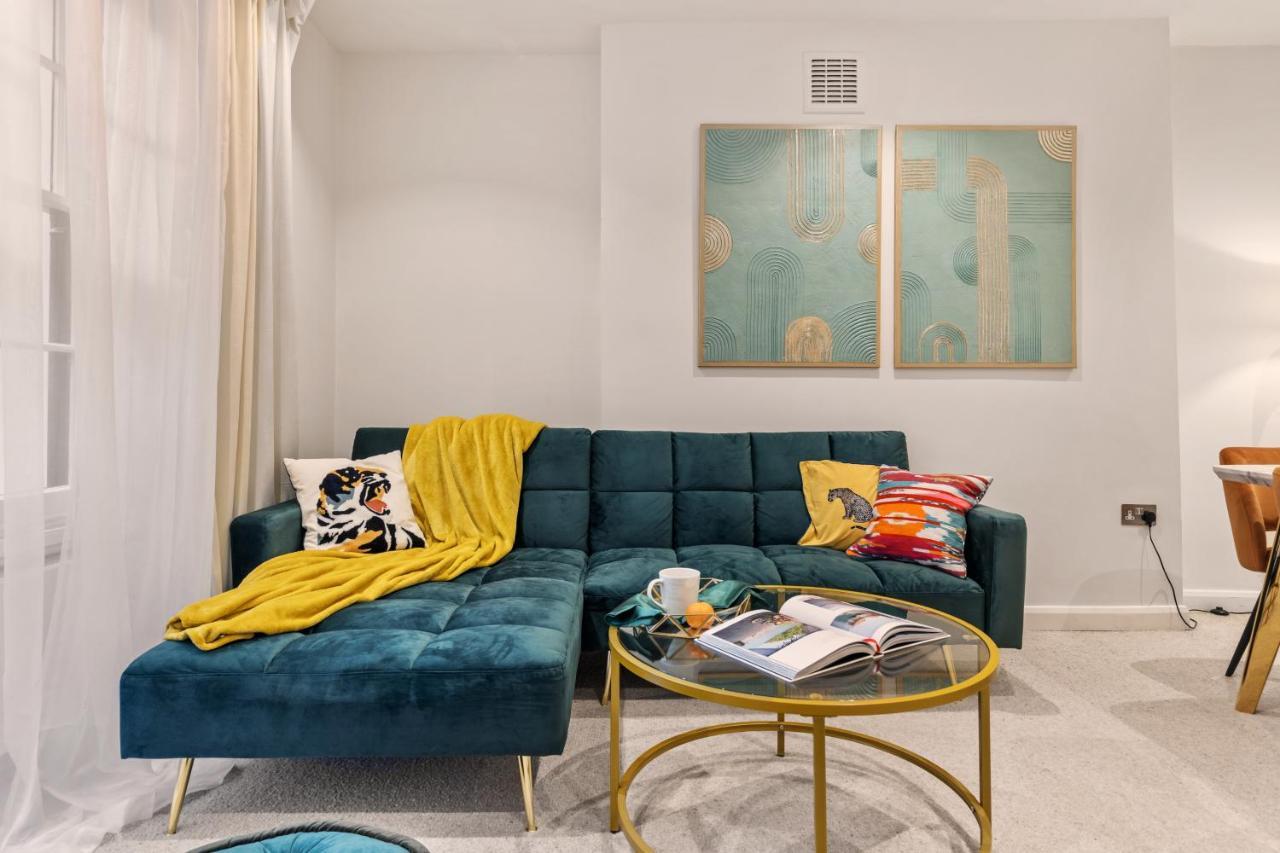 Apartment Hyde Park Luxury Two-bedroom With Patio
