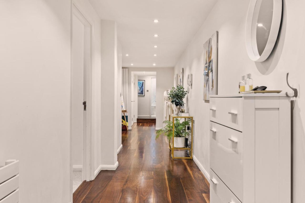 Apartment Hyde Park Luxury Two-bedroom With Patio *