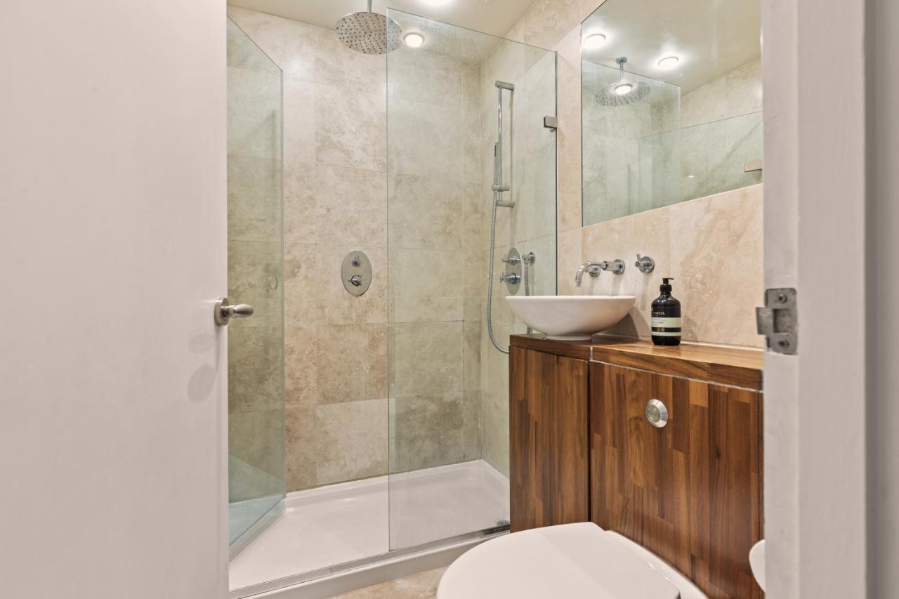 Apartment Hyde Park Luxury Two-bedroom With Patio
