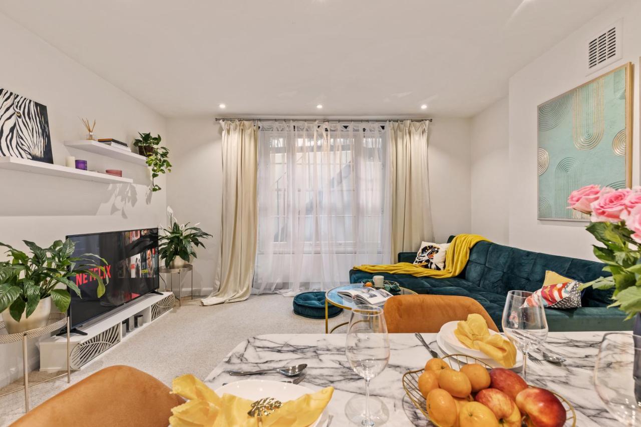 Hyde Park Luxury Two-bedroom With Patio Apartment London