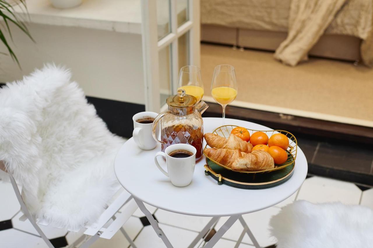 Hyde Park Luxury Two-bedroom With Patio Apartment London