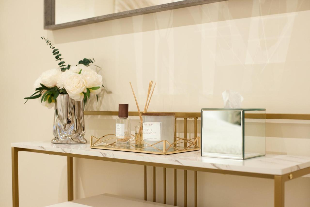 Hyde Park Luxury Two-bedroom With Patio London